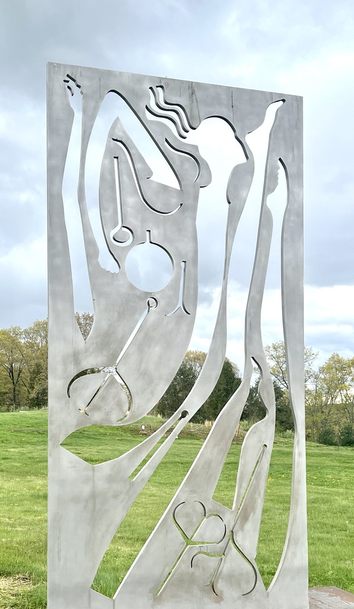 ET Modern, Hogpen Hill Farms 
#sculpture park, Litchfield County, CT 
open weekends, Saturday/Sunday, tickets at  edwardtufte.com/tufte/hogpen-h…
Celestial Dancer with Calipers, stainless steel, height 24' and, at right, her DNA, stainless steel 14'    #architecture