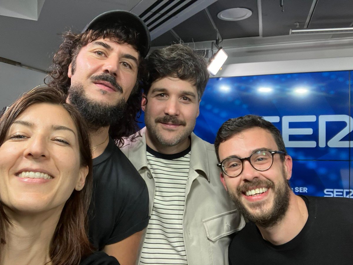 DesconocidaFilm's tweet photo. 👀 Asomándose desde la madriguera @p_maqueda y @pacobezerra con @pepablanes y @JoseMRomero 👀

🐇🐇🐇🐇

👉 #LaDesconocida 💥 llega a @ElCineEnLaSER 🎙🎦🖤 https://t.co/Qy2dhcx0b3