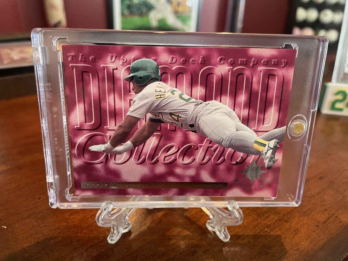This is #rickeyhenderson my good friend @rickey939 💚’s this card. I ask you forward all inquires to him. 😂🤣🧤🧤 #tradingcards #baseballcards #thehobby #Athletics #Oakland @CardPurchaser