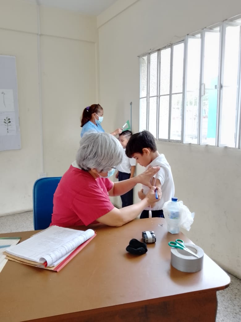 ¡Barrio Adentro visita tu escuela!

Garantizar la vida sana, los médicos del ASIC Cerros de Marín abordaron la escuela Anselma Pulgar, de acuerdo a las políticas de salud del gobierno del presidente Nicolás Maduro.

<a href="/mppsalud_vzla/">Salud Vzla</a> 
@magalygutierrezvina
<a href="/geovannireuma/">Geovanni Jose Peña G</a>