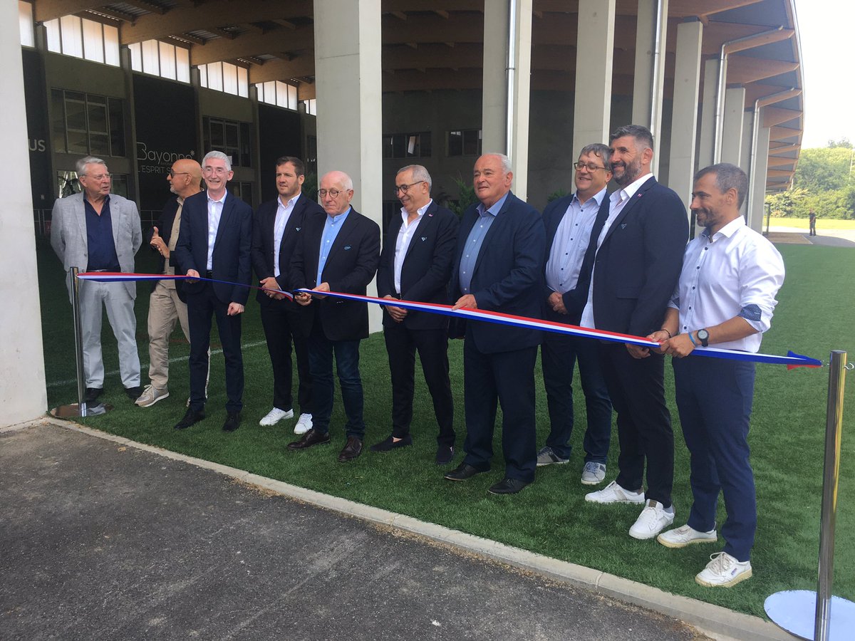 Ihintza Arrieta (@ihintzaarrieta) on Twitter photo Parekidetasuna ez da oraindik iritsi errugbiko agintariengana. Formakuntza zentro berria estrenatu du <a href="/AvironBayonnais/">Aviron Bayonnais</a> taldeak.
Emazteez galdetuta, sukaldean daudela!
2023an oraindik horrela… 🙄🙄
#ErranBeharNuen Parekidetasuna ez da oraindik iritsi errugbiko agintariengana. Formakuntza zentro berria estrenatu du <a href="/AvironBayonnais/">Aviron Bayonnais</a> taldeak.
Emazteez galdetuta, sukaldean daudela!
2023an oraindik horrela… 🙄🙄
#ErranBeharNuen