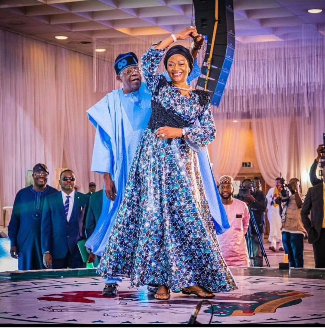 OloriSupergal's tweet photo. #InaugurationDay recap: President Bola Ahmed Tinubu @officialABAT with his beautiful First Lady, Oluremi Tinubu @oluremitinubu at the #InaugurationBall

Credit | @abikedabiri 

#OloriSuperGal https://t.co/UFSjDaogI1