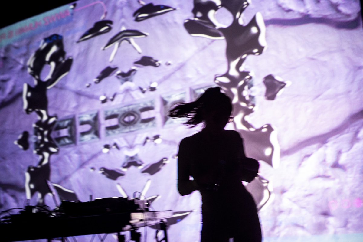 Hicimos un AI b2b DJ Set en <a href="/tabakalera/">Tabakalera</a> #IMMATERIAL check aquí: 
youtu.be/-4DgftHwUIg