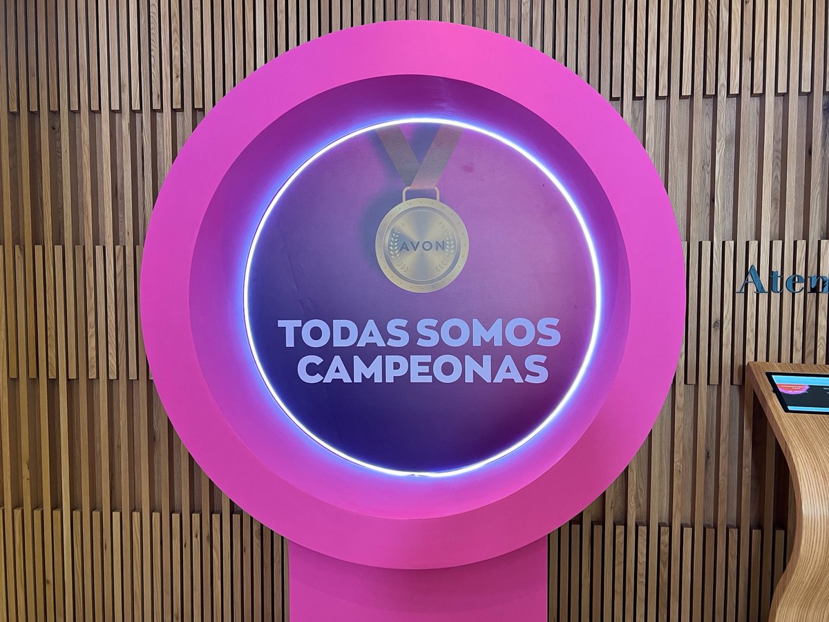 Hoy festejamos a quienes celebran la belleza todos los días.💄¡Feliz día de la Representante Avon! #DíaDeLaRepresentante2023 #TodasSomosCampeonas