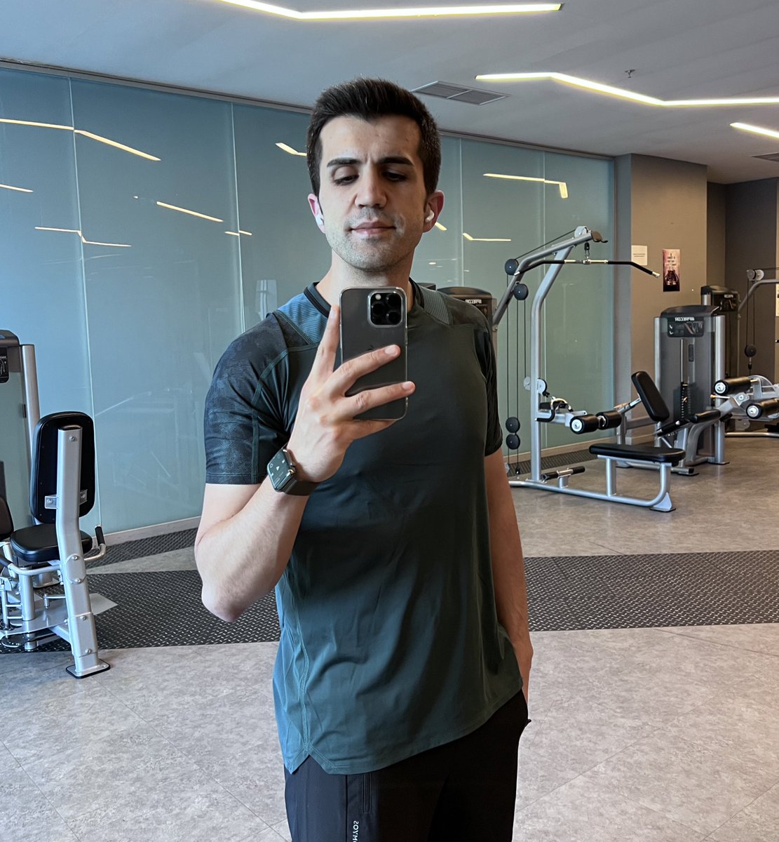 kardiyobey's tweet photo. Spor fotoğrafı atmıyorum diye rehavete kapılmadınız değil mi? 😎

Egzersize 2 günden fazla ara vermek yok. Hadi bakalım; yüzmeye, koşmaya, ağırlık kaldırmaya, uzun yürüyüşlere devam 💪

Çünkü kalbe giden güzel ve sağlıklı yollar kaslarınızdan geçer 🫀 https://t.co/RadmVC7rmN