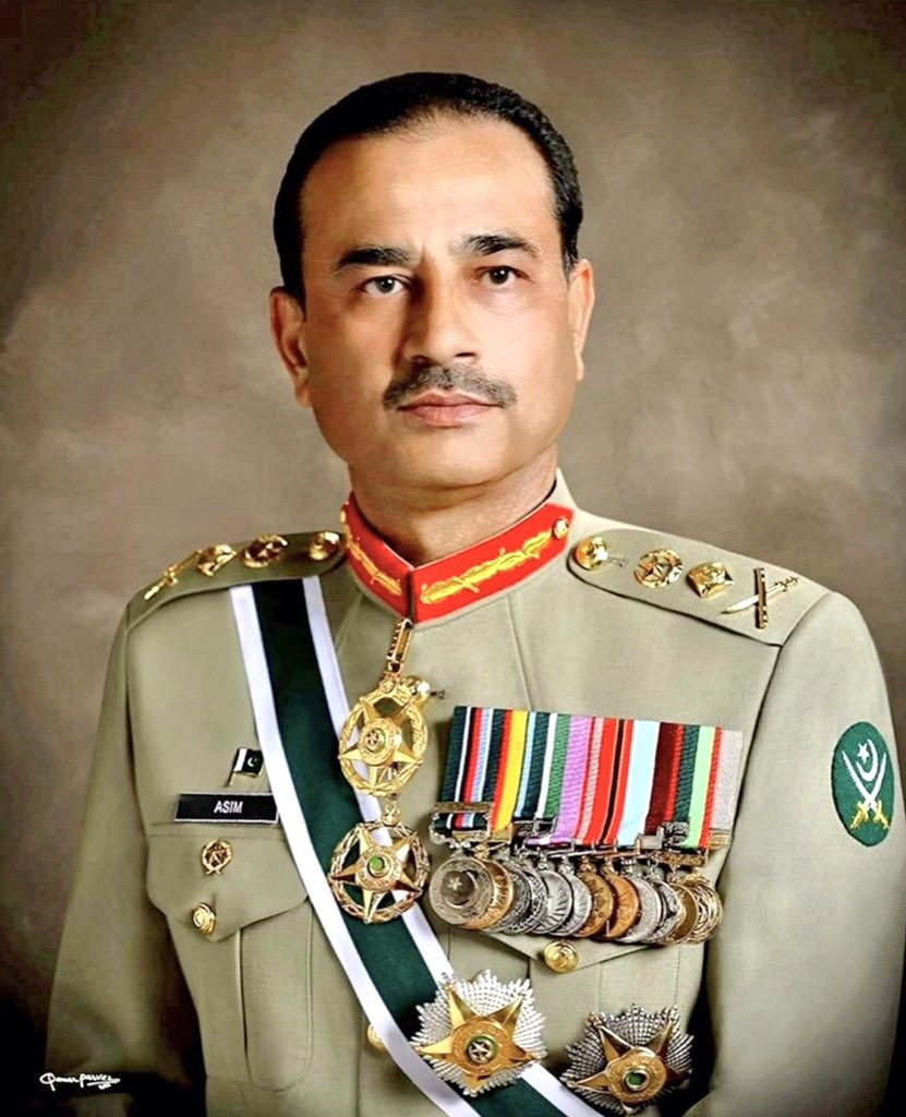 Asamkhan111's tweet photo. 25 کروڑ پاکستانیوں کی دل دھڑکن چیف آف آرمی سٹاف جنرل عاصم منیر سمیت پوری پاک فوج پر قوم کو فخر ہے۔
پاک فوج ذندہ باد پاکستان پائیندہ باد https://t.co/pqbPJVvelt