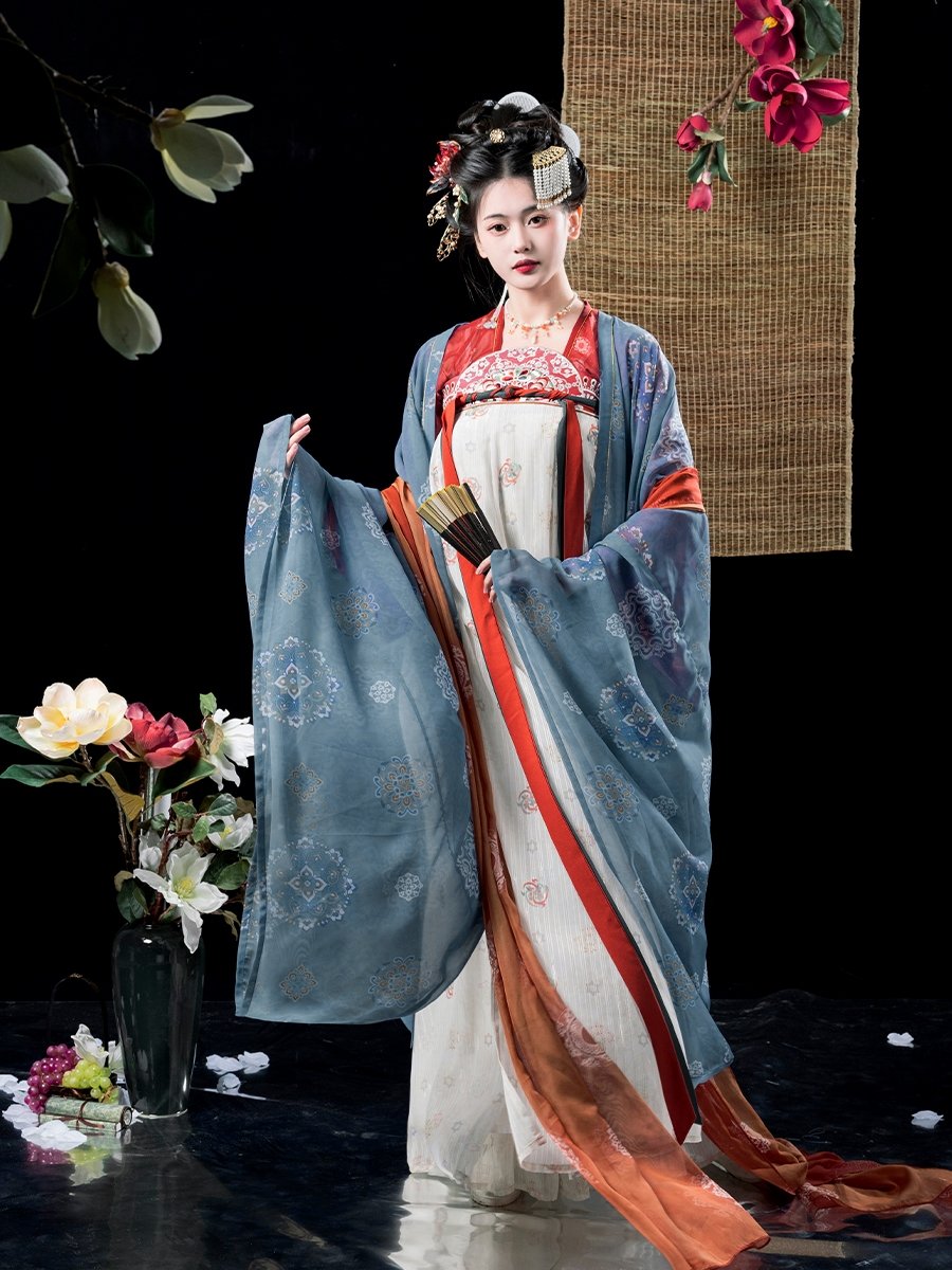 Beautiful_Hanfu's tweet photo. 唐制汉服 
Hanfu of Tang Dynasty style 

#ChineseCostume #中国风 #中華風
 #Chinese_style #hanfu_challenge
#汉服 #漢服 #한푸 #hanfu https://t.co/RqnVeeTxO0