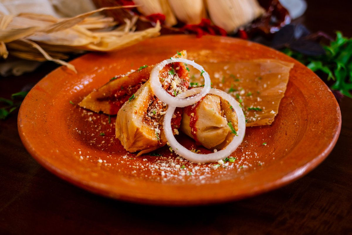 🇬🇹🍴 Chuchitos are one of the most popular #Guatemala tamales along with the legendary tamales colorados.

✅ Chuchitos are a small type of Guatemala tamal filled with pork or chicken and a tomato-based recado or sauce and wrapped in corn husks.

#Visit #Guatemala