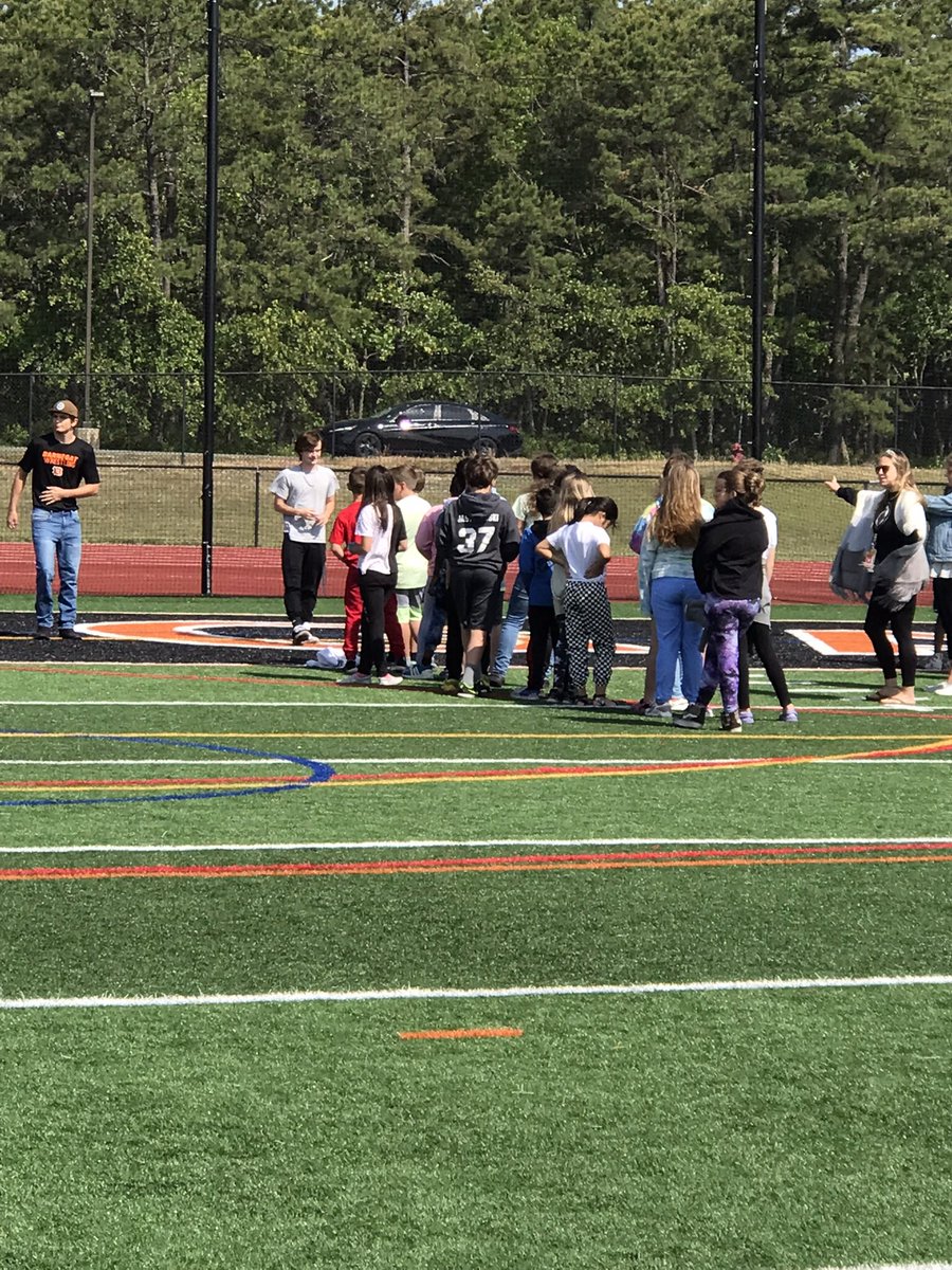 First ever Snacks with SHIELD field day was a huge success! Big thank you to @Schork_JTDS <a href="/MrsCamBHS/">Mrs. Cammarata</a> Officer Weber and all the teachers involved who helped make today so great!