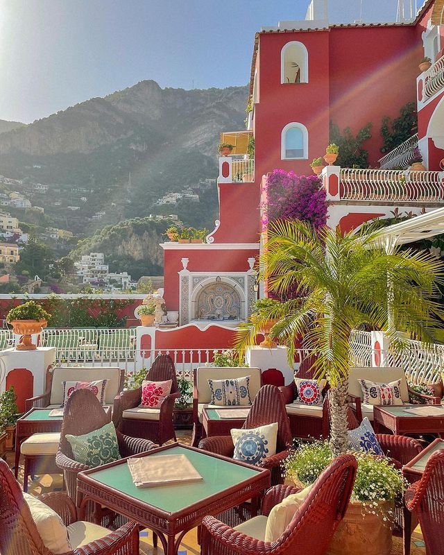 ParmaPini's tweet photo. Breathing the Dolce Vita lifestyle 📍Positano

📸 @outsideboxx
⠀⠀⠀⠀⠀⠀⠀⠀⠀
#italia365 #italiaincartolina #oh_italia #yallersitalia #volgoitalia #vscocam #italysegreta #howitalyfeels #acolorstory #positano #slowmorning #slowliving #slowlife https://t.co/uyIeji7uC5