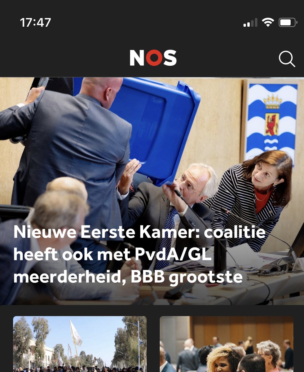 Een kliko vliegt door de kamer. Rellen? Oh nee de Eerste Kamer.