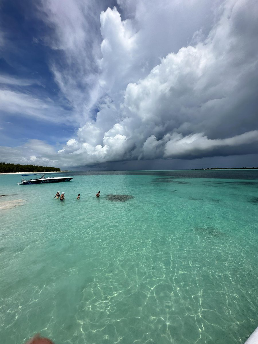 Storm Spotter AQ-01 of Aqua Shores - Luxury Powerboat Tours Bahamas sent in this photo if activity Northwest of Foot Prints Rose Island at 11:43AM.

Stay weather aware! @spann @StephenHunt242 @a4floridacajun @FOXWeatherDesk @weatherchannel @JimCantore