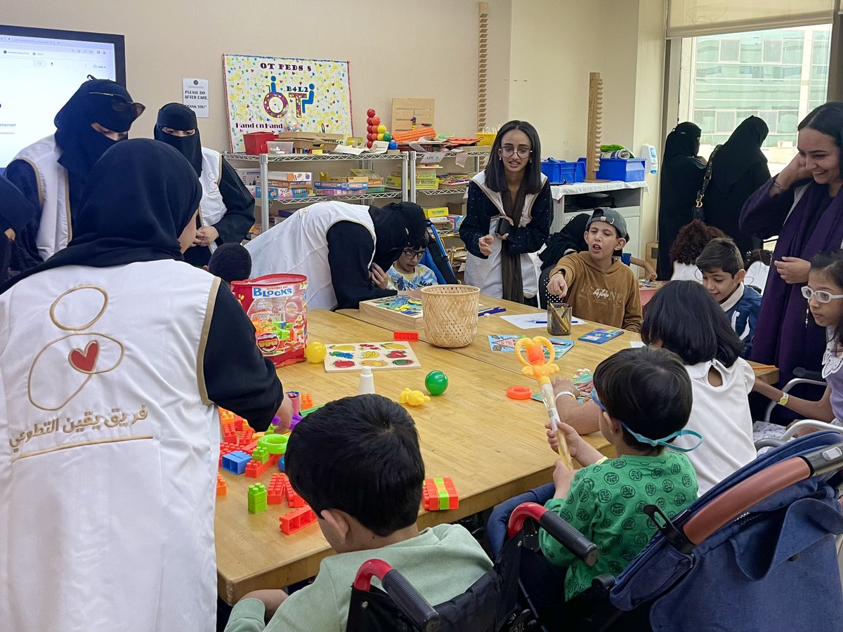 SBAHC_SW's tweet image. يُساعد اللعب في نمو وتطور الطفل الجسدي، العقلي المعرفي، الحسي-الحركي، النفسي-العاطفي، والاجتماعي. كما أنّه ينمي قدرة التفكير والتخيل والابتكار والإبداع؛ مساهمًا في تشكيل شخصيته وبنائها.
شكرًا لتعاون المشاركين لتحقيق أهدافنا التأهيلية 
@Sultan_City 
@Yaqeen_team