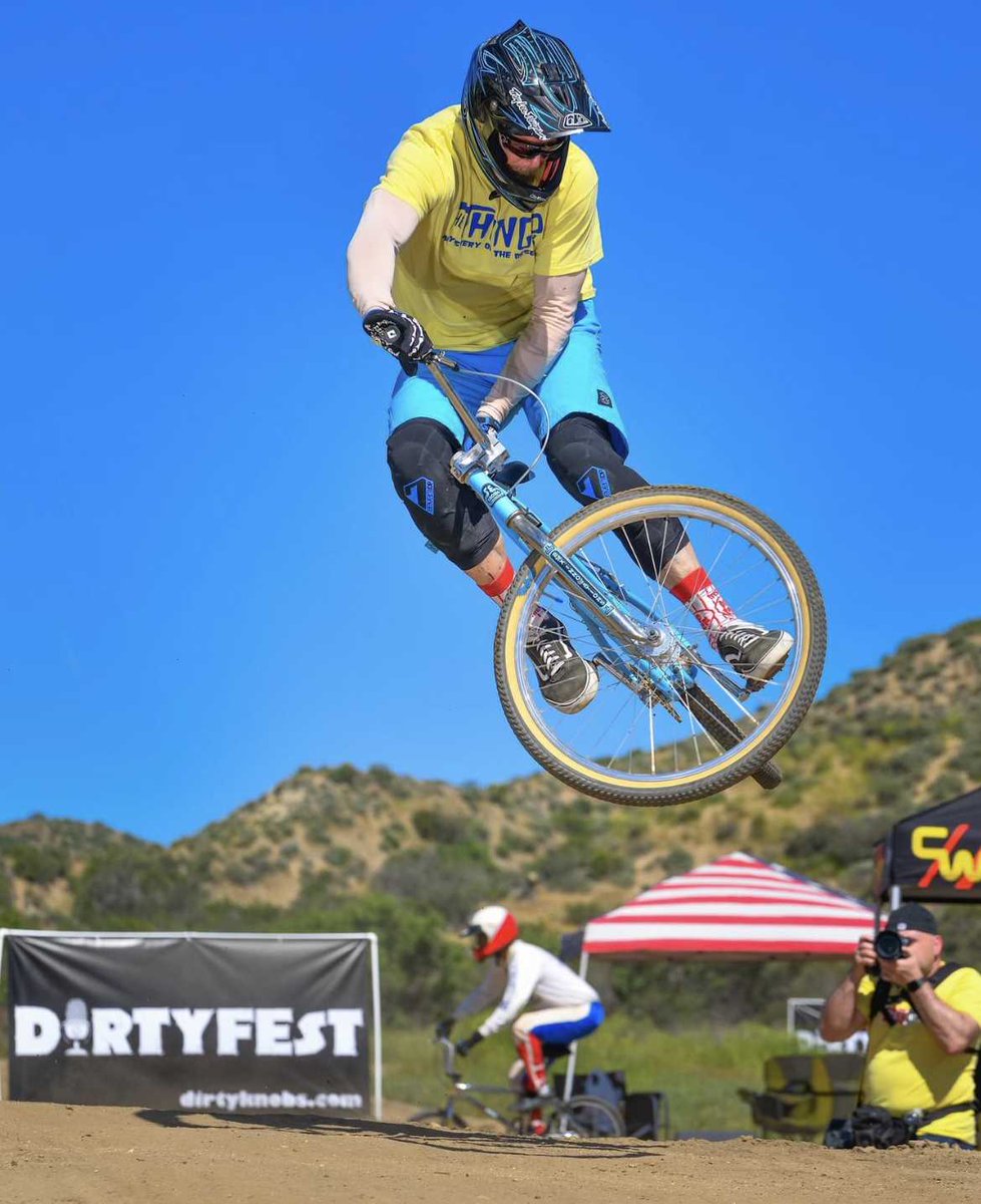 sebikes's tweet photo. He’s STILL got it! That’s @stompnstu  kickin’ it out on his #str26 #quadangle for the cameras of @racedayimages.📸 How rad do you think YOU will be when you’re in your 60s? #bmxlegend #oldschoolbmx #osbmx #vintagebmx #seracing #bmx #sebikes https://t.co/ULDvHVTVhB