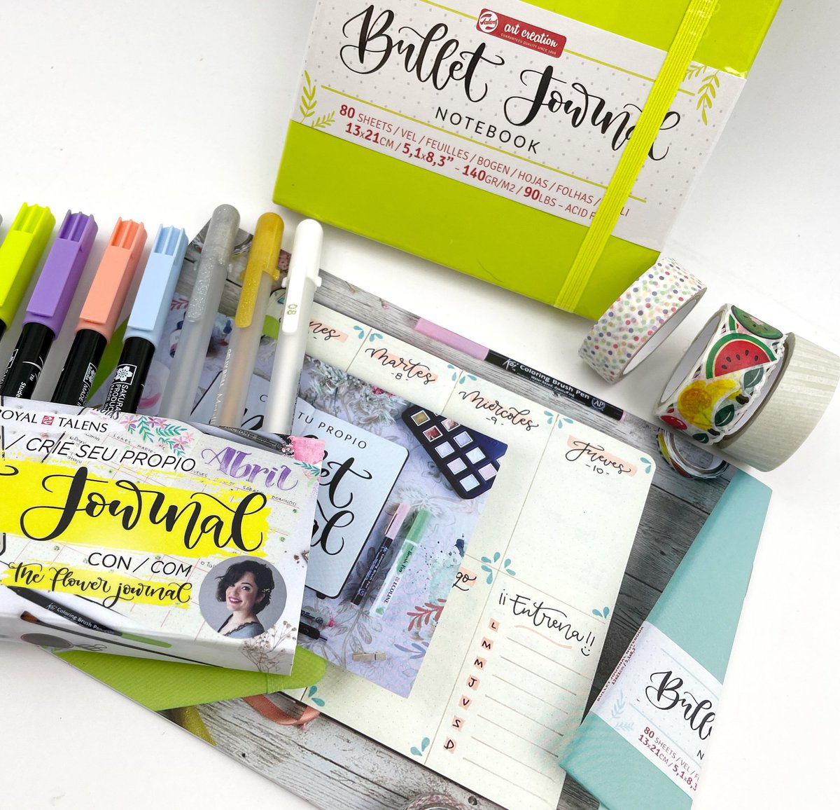 💦 Con el Set Bullet Journal podrás crear tu diario de verano personalizado 👩🏻‍🎨👨🏾‍🎨
Ideal para plasmar tus recuerdos de viajes y vacaciones de la forma más creativa ❣️
🌬️Te está esperando en Casa Piera 

#casapiera #royaltalens #bulletjournal #flowerjournal #diariodeverano #verano