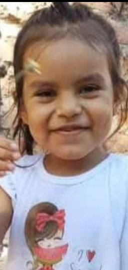desaparecidaorg's tweet photo. Emma tiene 5 años, desapareció el 26/5 en San Pedro, provincia de #Jujuy. Podría haber sido trasladada a la provincia de Buenos Aires. Vestía un buzo rosa con capucha y calza negra con pintitas rosas. Avisar #URGENTE a la policía local, o al ☎️ 911 https://t.co/0ilfgMBOqG