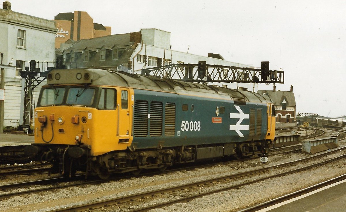 Cardiff Central 1st June 1987
British Rail Class 50 diesel loco 50008 'Thunderer' awaits the green light to head out of the station light engine.
Always will be my favourite Hoover - Large Logo at its best
#BritishRail #Class50 #Thunderer #Cardiff #Hoover #trainspotting 🤓