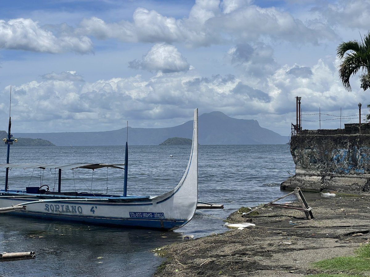 Just a cool pic I took at Taal Volcano lake. #Philippines https://t.co/R9td6ghUoV