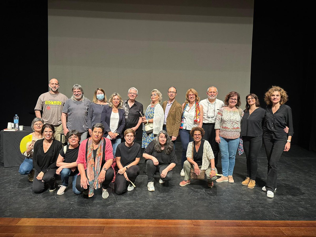 Avui hem fet la Cloenda del Programa Tenim la Paraula. 🎉
Realment ha estat una festa! 
Gràcies a totes les persones que l'han fet possible i a tothom que hi ha assistit! 🥰
 <a href="/mariusserra/">Màrius Serra</a> <a href="/RafelEster/">ESTER RAFEL</a> <a href="/PolancoJosep/">Josep Polanco López🎗</a> Alumnat de l'Escola Alzina Reclamadora  i a la Tereseta😉