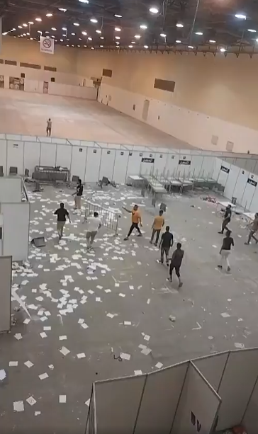 مصيبة بتحصل حاليا بعد لما خطتهم فشلت الأمن بعت بلطجية من شوية على مقر التصويت ورايحين على الصناديق!!!!!!!!
#نقابة_المهندسين #طارق_النبراوي