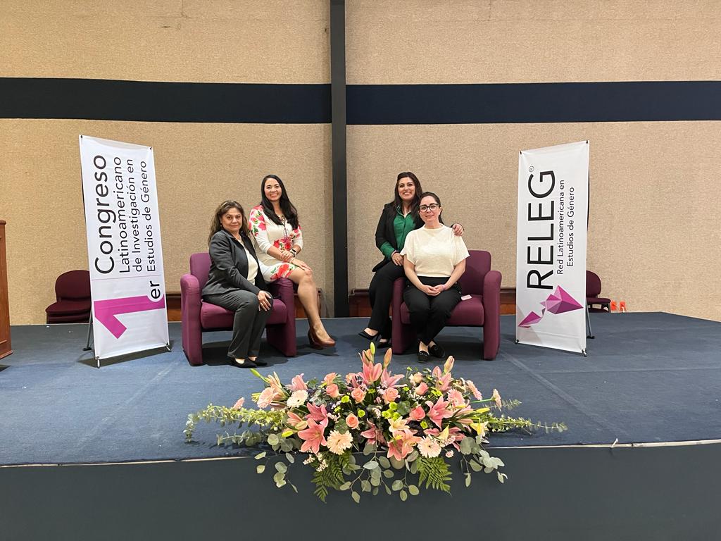 JanisJvr's tweet photo. Un gusto formar parte de este gran equipo: Dra. Nuria Peña, Dra. Claudia Cintya Peña, líder del Cuerpo Académico Competitividad y Globalización; y mis colegas Carla Bermúdez y Guillermina Velázquez para el congreso #RELEG #congreso #mujeres #género #perspectivadegénero #feminismo https://t.co/OvPH16TBjX