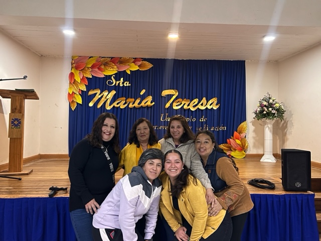 MuniLicanten's tweet photo. EMOTIVA DESPEDIDA DE LA SRA. MARÍA TERESA ARIAS QUIEN POR MÁS DE 45 AÑOS FUE ASISTENTE DE LA EDUCACIÓN DEL LICEO TÉCNICO PROFESIONAL ALEJANDRO ROJAS SIERRA DE LORA 👩‍🏫

#LicanténMejorParaTi https://t.co/ZUg9UOHqgH