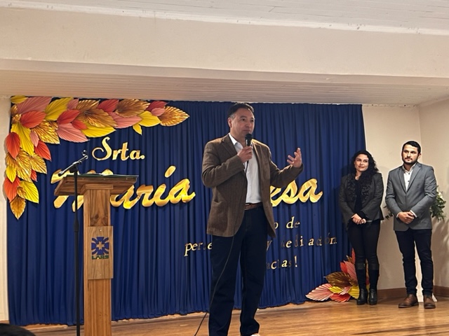 MuniLicanten's tweet photo. EMOTIVA DESPEDIDA DE LA SRA. MARÍA TERESA ARIAS QUIEN POR MÁS DE 45 AÑOS FUE ASISTENTE DE LA EDUCACIÓN DEL LICEO TÉCNICO PROFESIONAL ALEJANDRO ROJAS SIERRA DE LORA 👩‍🏫

#LicanténMejorParaTi https://t.co/ZUg9UOHqgH