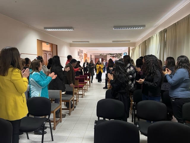 EMOTIVA DESPEDIDA DE LA SRA. MARÍA TERESA ARIAS QUIEN POR MÁS DE 45 AÑOS FUE ASISTENTE DE LA EDUCACIÓN DEL LICEO TÉCNICO PROFESIONAL ALEJANDRO ROJAS SIERRA DE LORA 👩‍🏫

#LicanténMejorParaTi