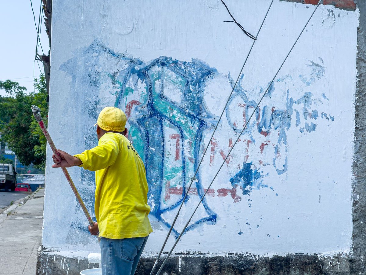 OsirisLunaMeza's tweet photo. ✅ELIMINADOS

Así están quedando los grafitis que aún estaban plasmados en algunos puntos de San Martín.

#Seguimos borrando todo distintivo de pandillas.

Gobierno del Presidente @nayibbukele 🇸🇻 https://t.co/Do4fs2V2iV