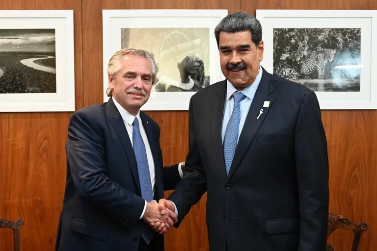 crypto_degen27's tweet photo. Cuánta inflación, pobreza y corrupción hay en una foto. https://t.co/VhwpeqhIyu