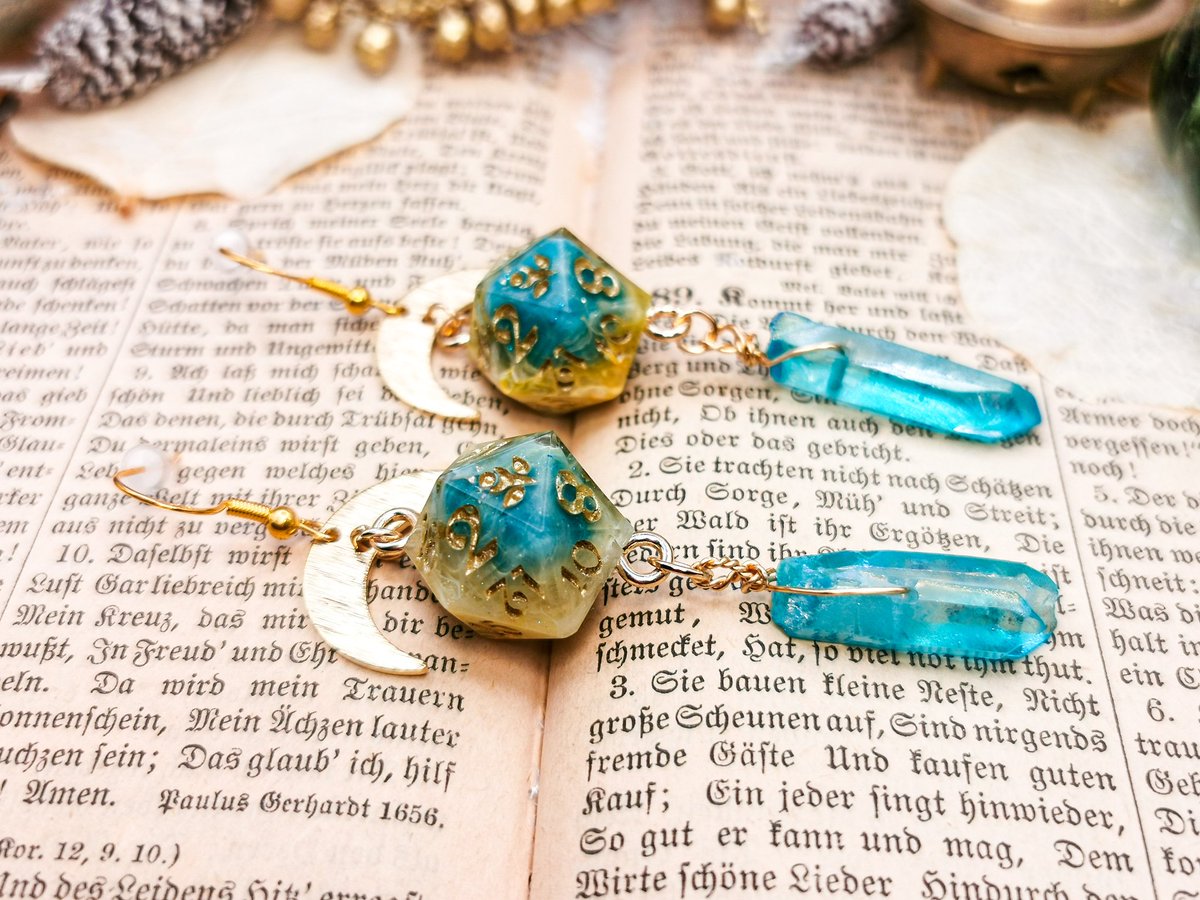 SpaethenArts's tweet image. Prism Moonbeam 🌙✨

d20 Earrings 
etsy.com/de-en/shop/Spa…

#dicegoblin #d20 #diceaddict #tabletoprpg