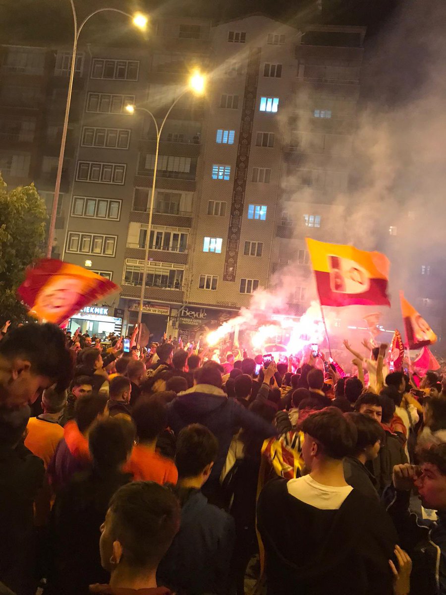 Mustafacaakar's tweet photo. #SampiyonGalatasaray #Galatasaray https://t.co/s826dSjV1N