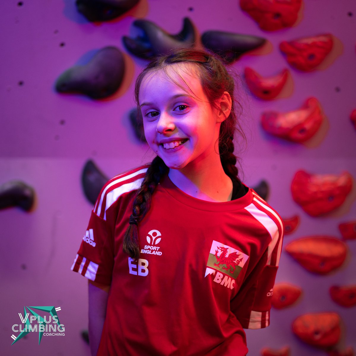 HelenBev's tweet photo. Kit wedi cyrraedd o’r diwedd! Falch i gynrychioli Cymru yng ngharfan dringo rhanbarthol Lloegr @yggllwyncelyn https://t.co/DzQ7fycxCj