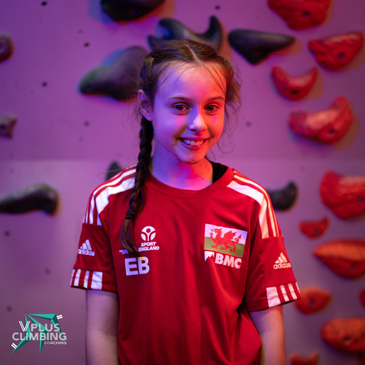 HelenBev's tweet photo. Kit wedi cyrraedd o’r diwedd! Falch i gynrychioli Cymru yng ngharfan dringo rhanbarthol Lloegr @yggllwyncelyn https://t.co/DzQ7fycxCj