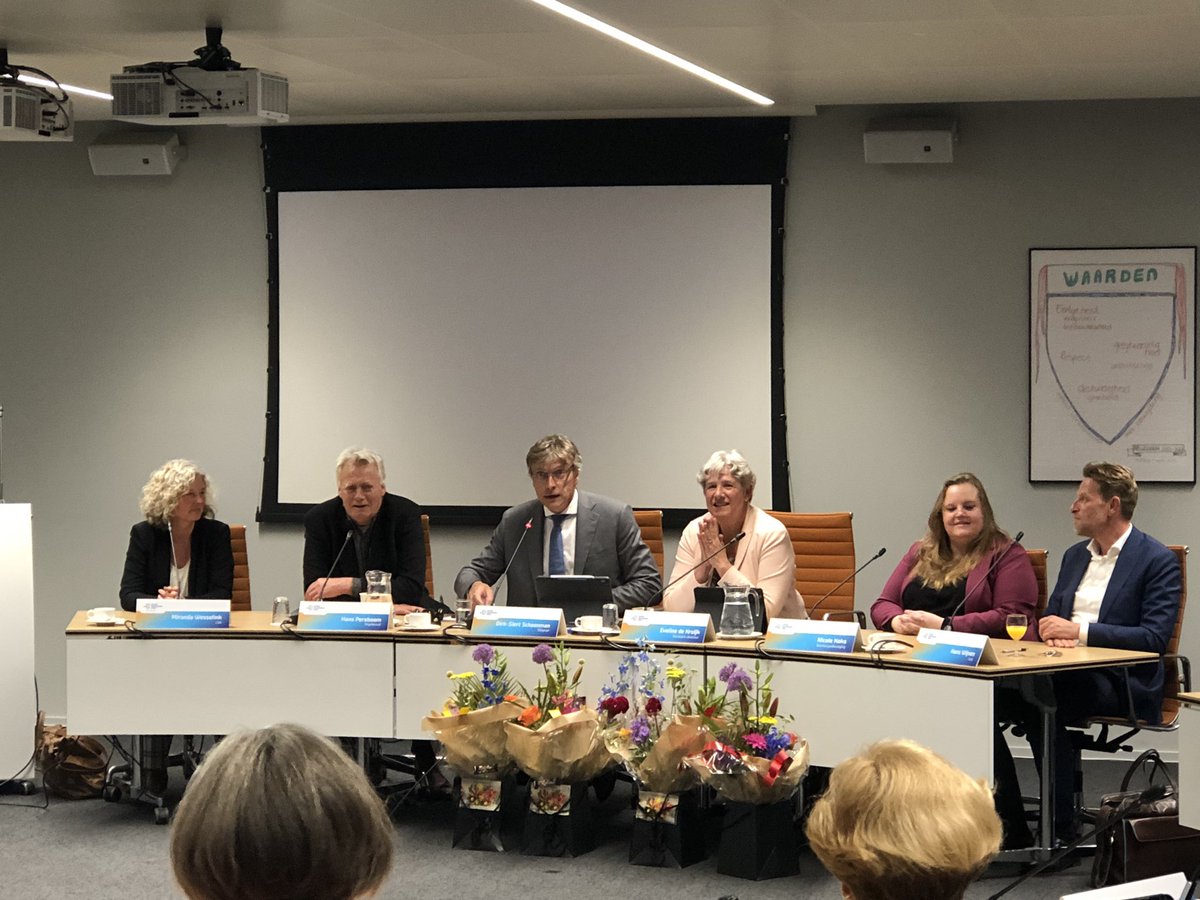 Het nieuwe DB van <a href="/WDODelta/">Waterschap Drents Overijsselse Delta</a>. Miranda Wesselink, Hans Pereboom, Dirk-Siert Schoonman (Dijkgraaf), Evelien de Kruijk (secretaris directeur), Nicole Koks en Hans Wijnen.