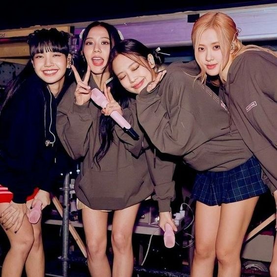 BLACKPINK breaks the record for the highest grossing concert by a group in history ($10M).