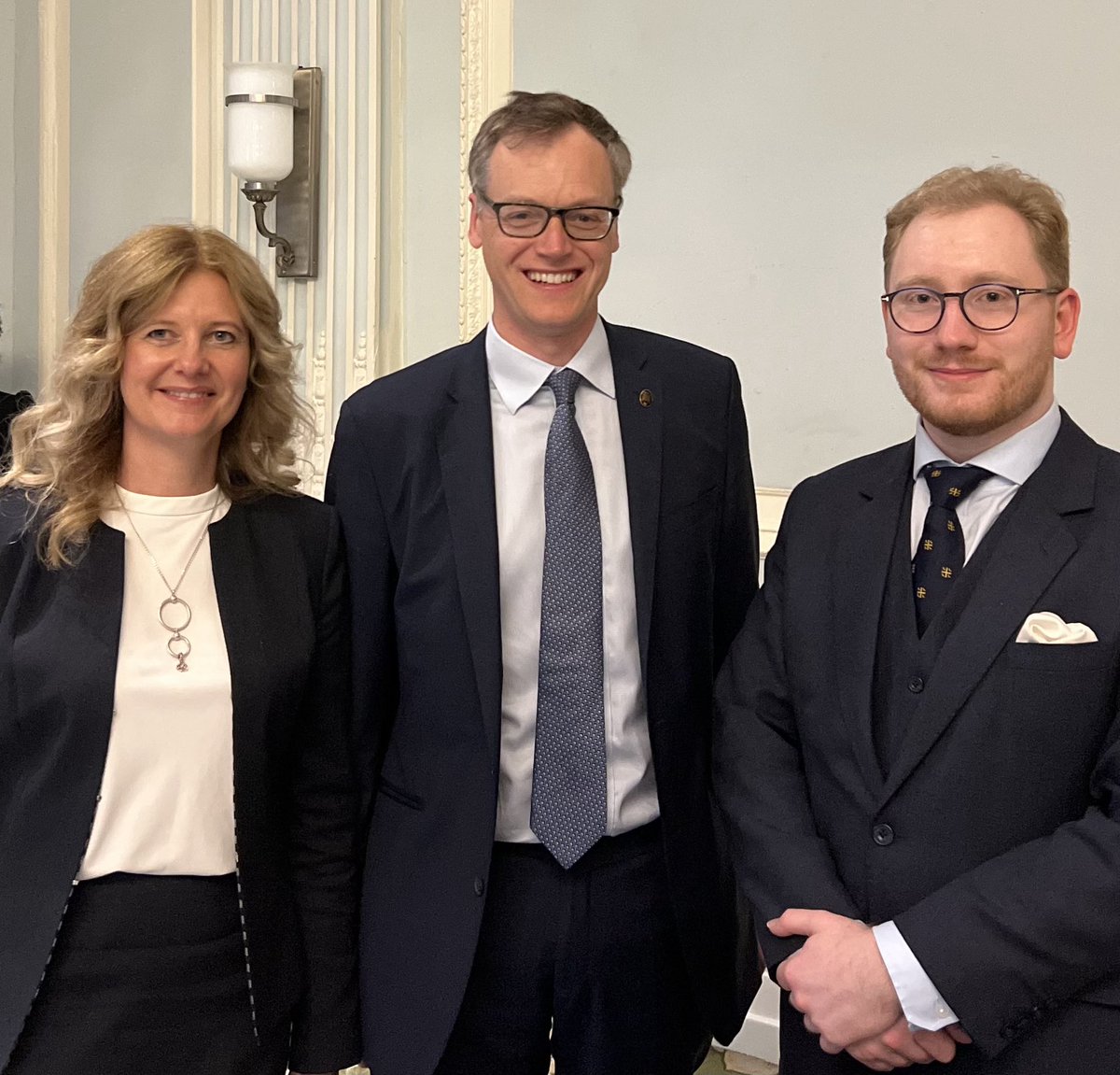 JulieTopBrief's tweet photo. Meeting the Solicitor General Michael Tomlinson KC MP, (with Harrison Edmonds) at the Northern Circuit Bar Mess. Very interesting address by the leader Jaime Hamilton KC to both the SG and Attorney General. https://t.co/aRxAQ9PC8R