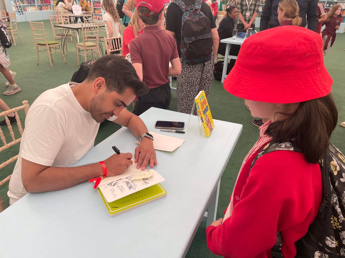 Withington_hfds's tweet photo. The children had great fun @hayfestival listening to and meeting a range of authors. #Inspiringreading #Readingforfun #Readingisanadventure. https://t.co/suS2yGhx7v