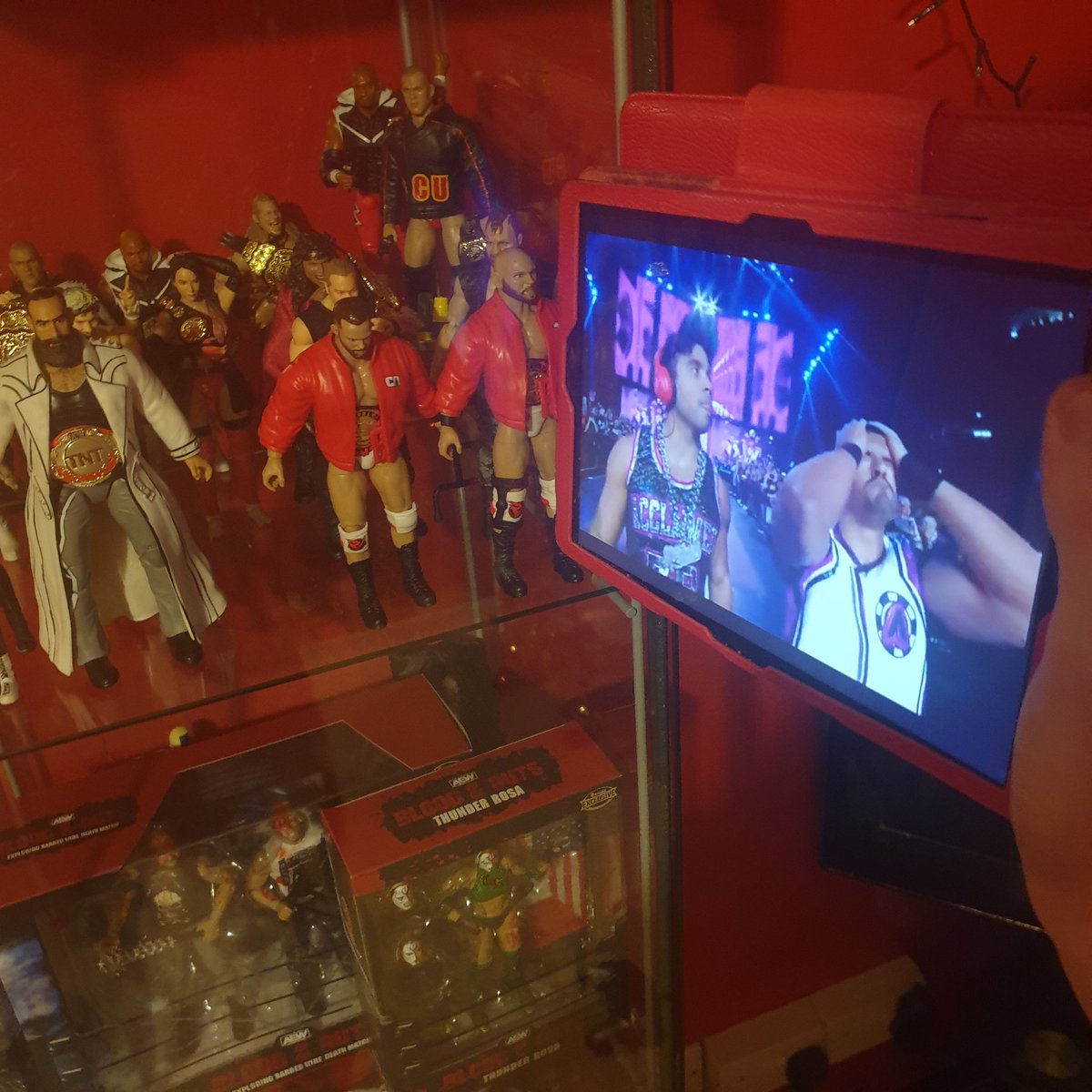 AewGod's tweet photo. @RingsideC @ThisBrodieLee @owen_foundation @AEW @AEWonTV @Jazwares @AEWbyJazwares #RSCDON https://t.co/KTwjzxXuEl