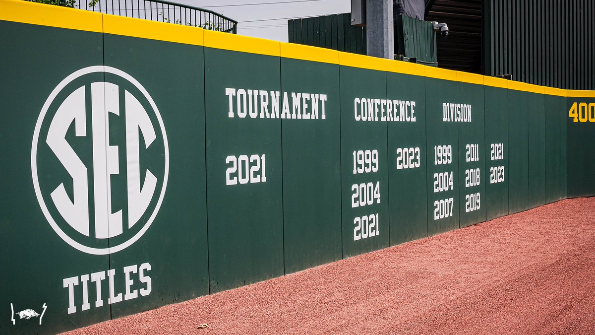 RazorbackBSB's tweet photo. New addition to the wall 👀 https://t.co/p0AfVQabm3