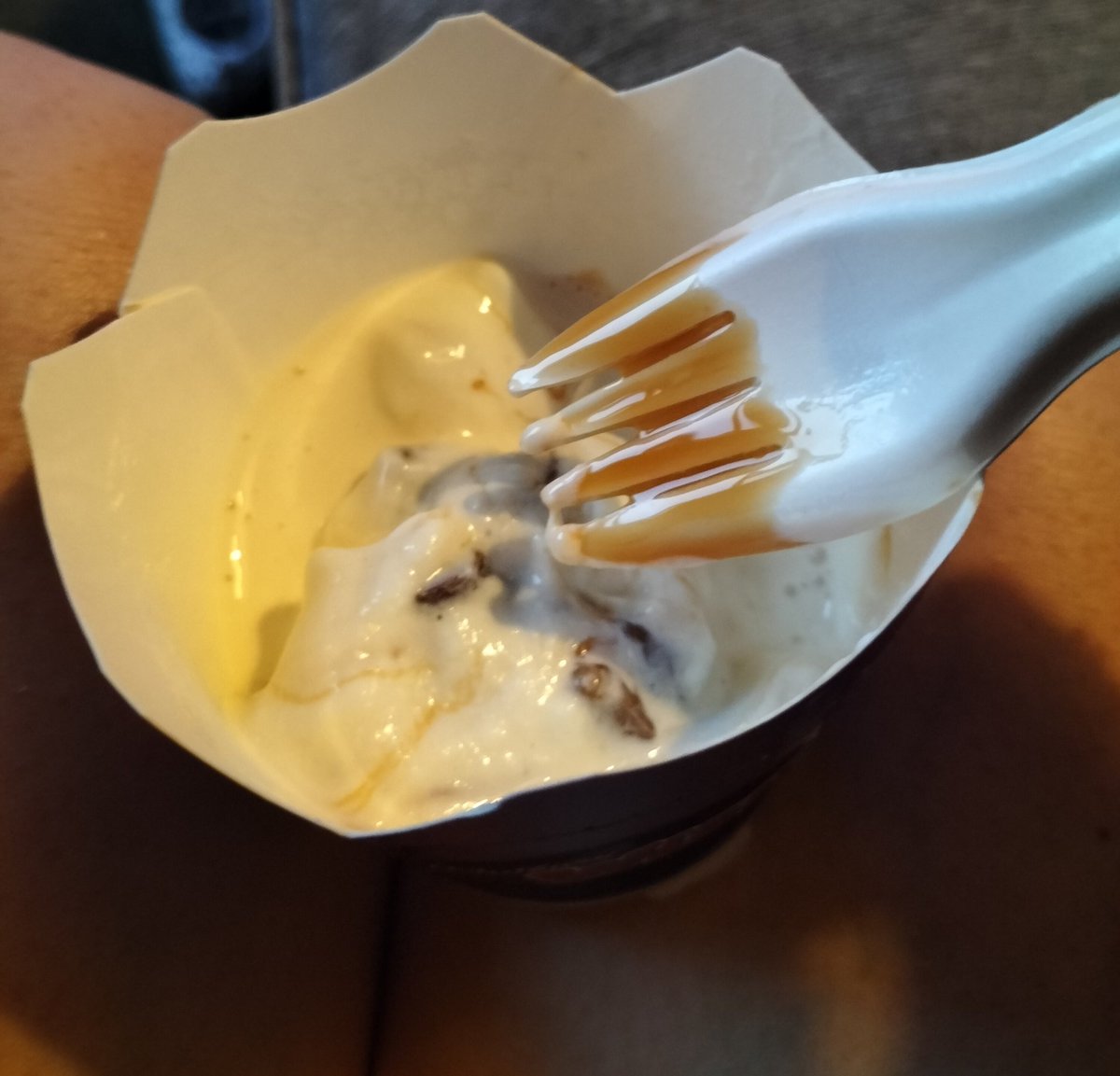 miss_mccartney's tweet photo. @McDonaldsUK Picked up my order, drove home. I don't mind eating my McFlurry with a fork 🤣 https://t.co/jrbaOg6Bhs