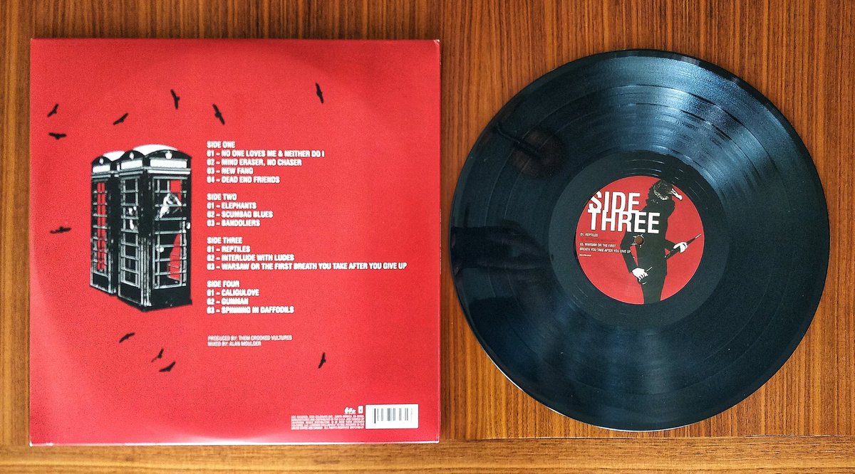 💥💥
With Homme taking vocals/guitar, it’s an  album that throbs with familiar echoes of #QOTSA, #FooFighters & clavinet-heavy #LedZeppelin, alongside those of 60s psychedelia, a grooved-up #JamesBrown and even Berlin-era #DavidBowie.
#NowPlaying #NowSpinning #ThemCrookedVultures