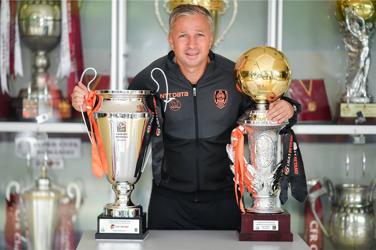 RoFtbl's tweet photo. DAN PETRESCU ➡️ JEONBUK 🇰🇷

CFR Cluj are parting ways with Dan Petrescu, who is set to take over #KLeague 🇰🇷 side #Jeonbuk, according to journalist Dario Focardi

Apparently he is just awaiting his Korean work visa, and the first match is June 11 🆚 Gangwon https://t.co/e8mFWqnWk5
