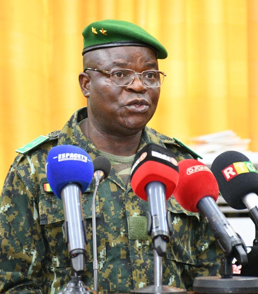 Afropages's tweet photo. GuinéeMatin - Guinée : ce que propose l’Armée pour « une constitution renforcée et équilibrée » https://t.co/FhNgr1S8bw https://t.co/WShec0rdux