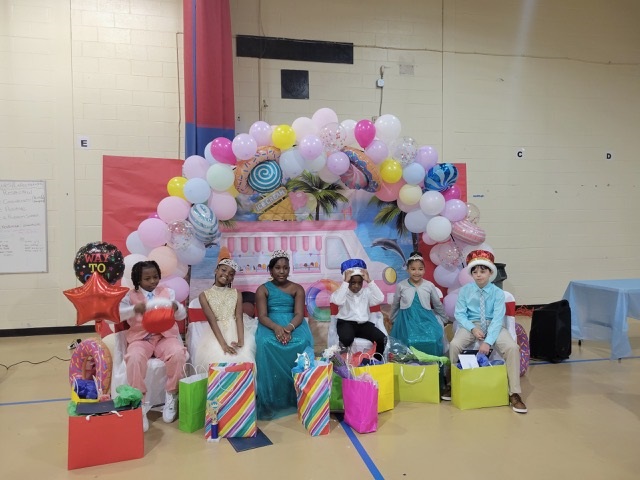 FESstingrays's tweet image. Congratulations to the 2022-2023 Fairfield Elementary School May Day Court.  Today was an amazing Family Fun Day!  We appreciate everyone coming out to support us today.