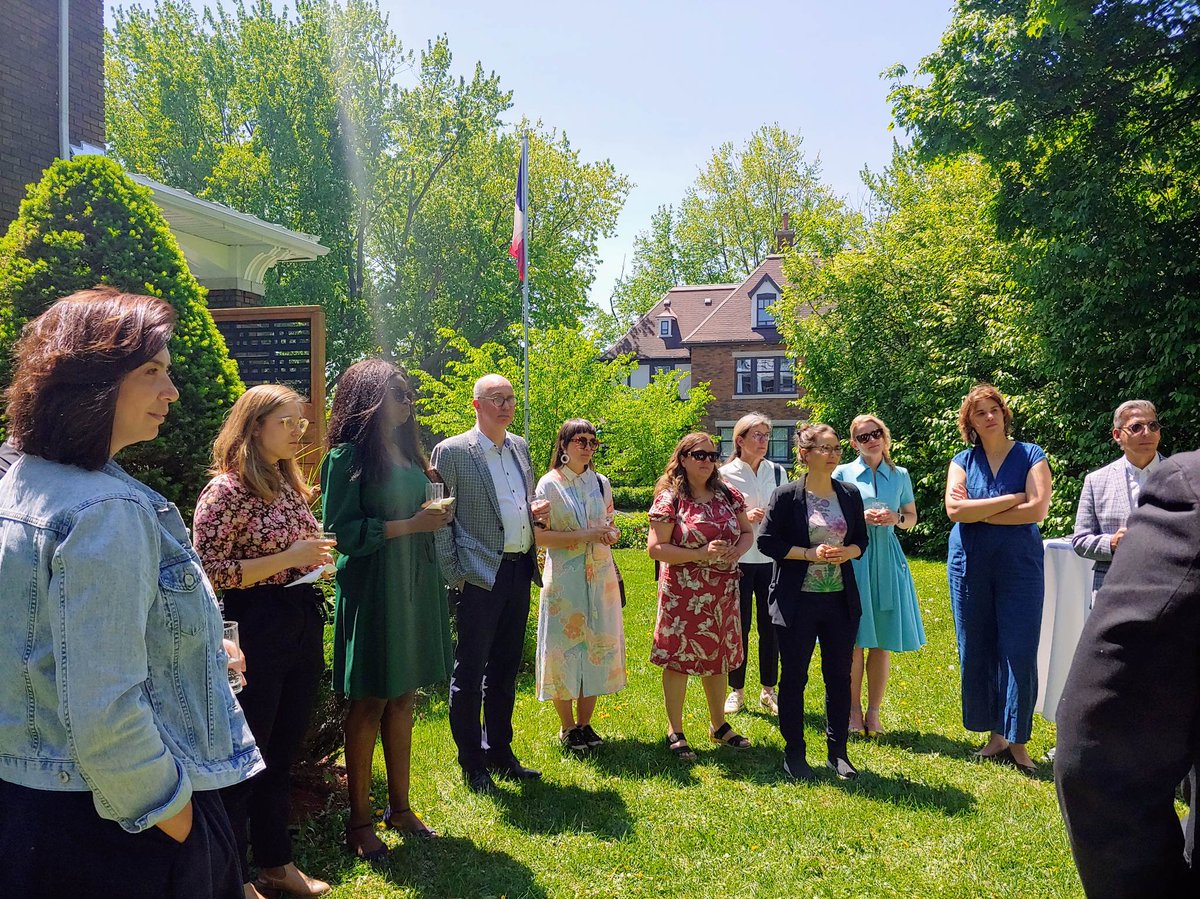 FranceQC's tweet photo. À midi @_F_Sanchez et @Ondoa_Abeng recevaient la délégation française #numixlab à la résidence de #france @prixnumix @xnquebec @mcqorg @mnbaq pour célébrer les créateurs de contenus numériques #AIFQ https://t.co/JJFXajhtBX