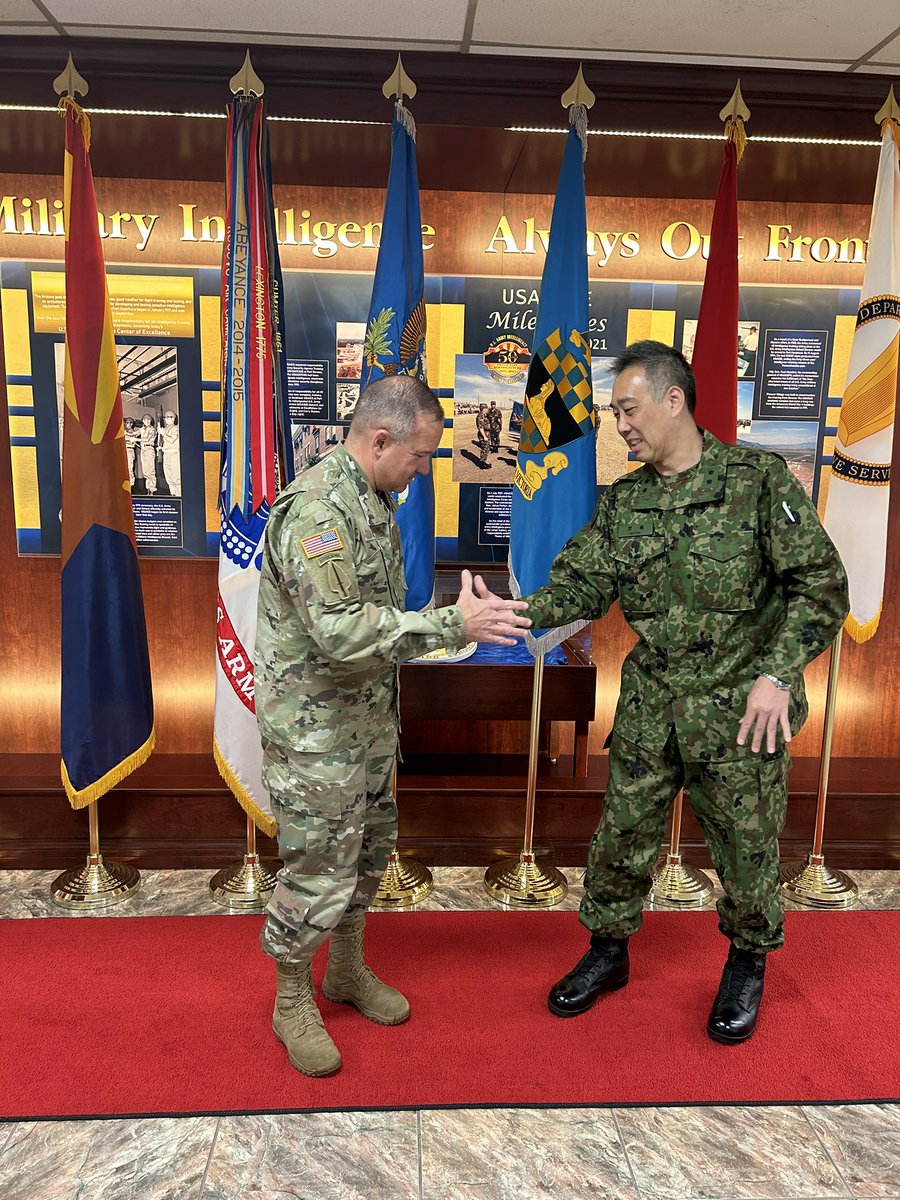 wolfpack_90's tweet image. Today, I met with Maj. Gen. Sei Mitoh and Lt. Col. Nagahama, Japanese Army, during their visit to Fort Huachuca. They also visited several orgs across the installation &amp;amp; observed MICCC and MIBOLC training. #AlwaysOutFront I #TeamHuachuca