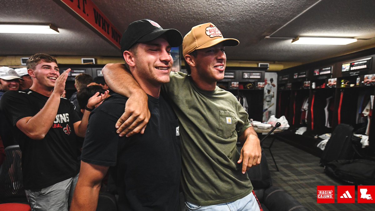 RaginCajunsBSB's tweet photo. The moment when 𝗟𝗢𝗨𝗜𝗦𝗜𝗔𝗡𝗔 popped up on the screen. 

#GeauxCajuns ⚜️ | #RoadToOmaha | #WaterHoseBoys https://t.co/84pzAf6Btx