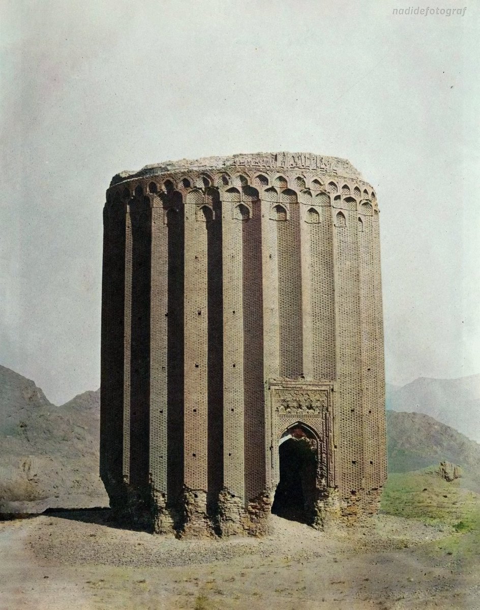 Türk hükümdarı Selçuklu Devleti kurucusu Tuğrul Bey'in İran'ın Rey şehrinde bulunan 12. yüzyıla tarihlenen kümbeti
Luigi Pesce, 1860