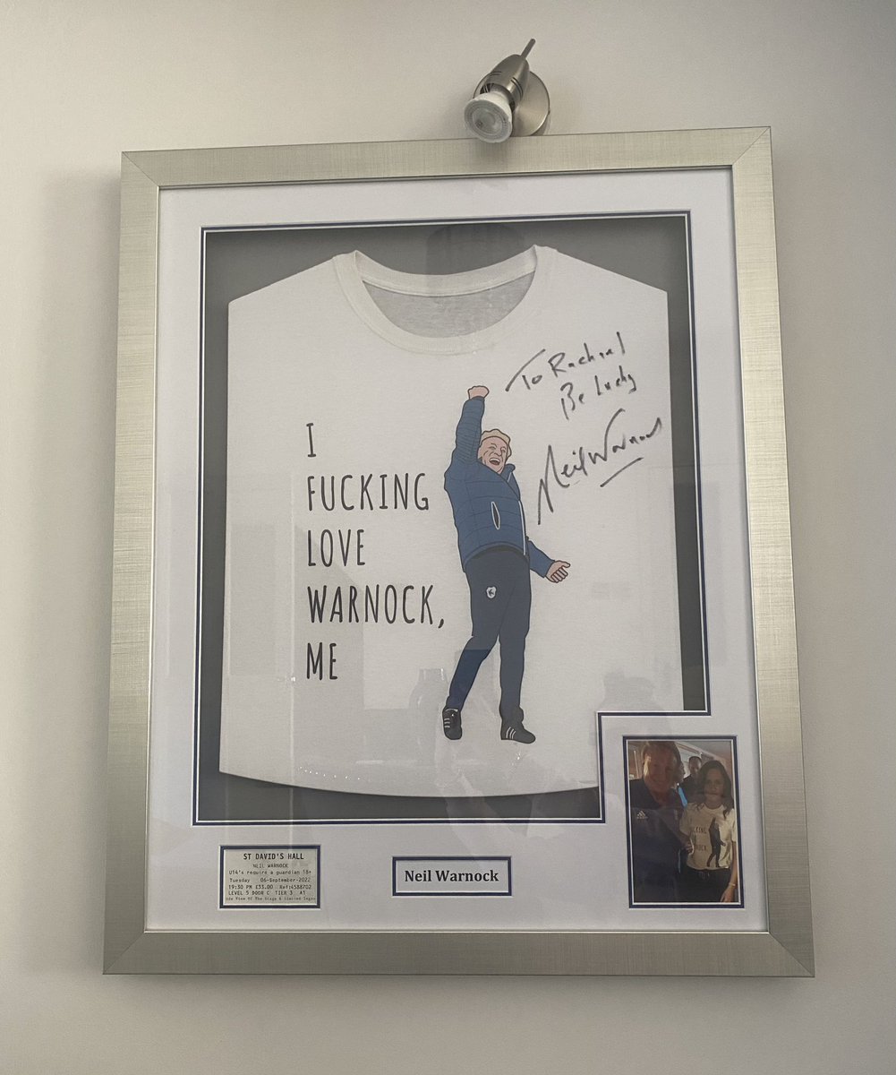 xhoney88x's tweet image. Dinner tonight with the Gaffer 😂
What do you think? @warnockofficial Another amazing frame done by @CardiffFrame ~ The best!

#FuckingLoveWarnockMe 🫶🏼